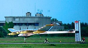 SolarImpulse HB-SIA landing Brussels Airport 3-crop