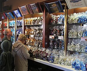 Ghirardelli Chocolate Shop Inside, SF, CA, jjron 25.03.2012