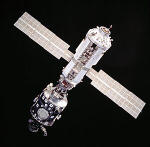 ISS from Atlantis - Sts101-714-016